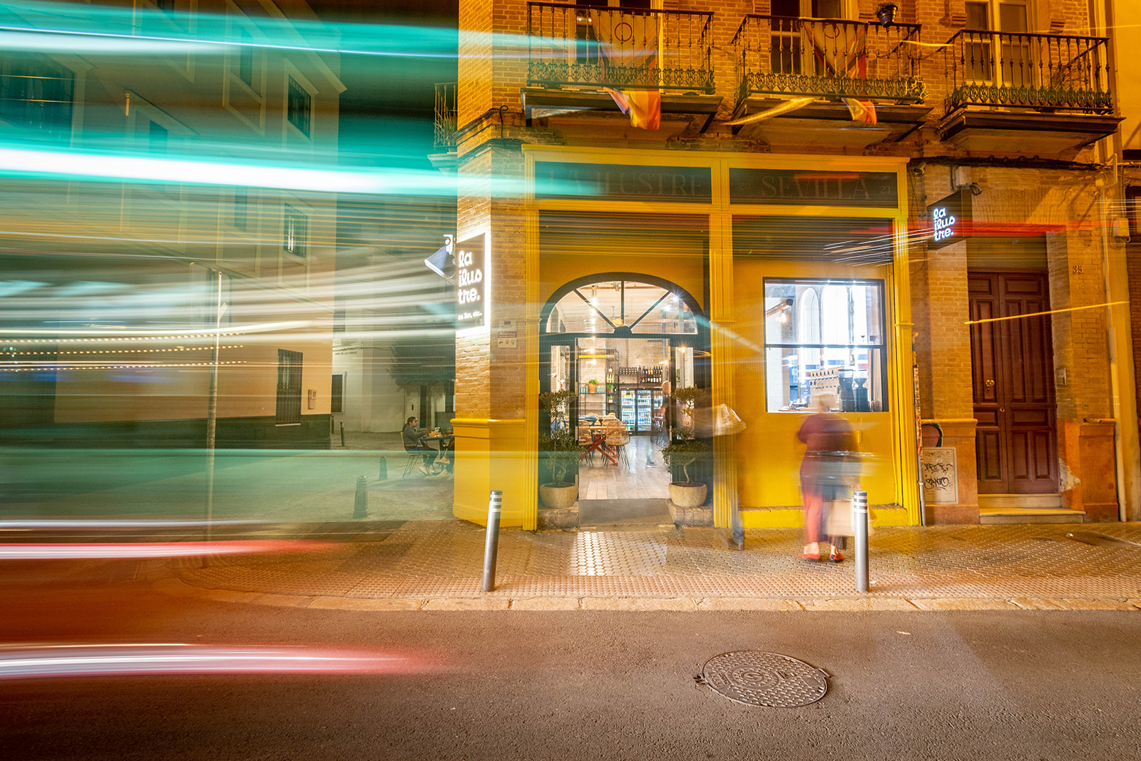 La Ilustre - Bar de vinilos y punto de encuentro musical